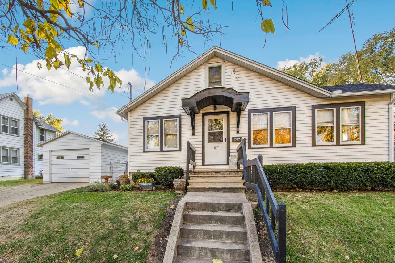 1017 S Galena Ave., Dixon, IL 61021