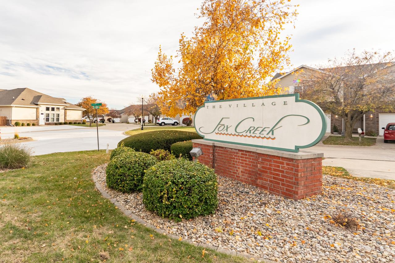 18 Misty Ln., Bloomington, IL 61705