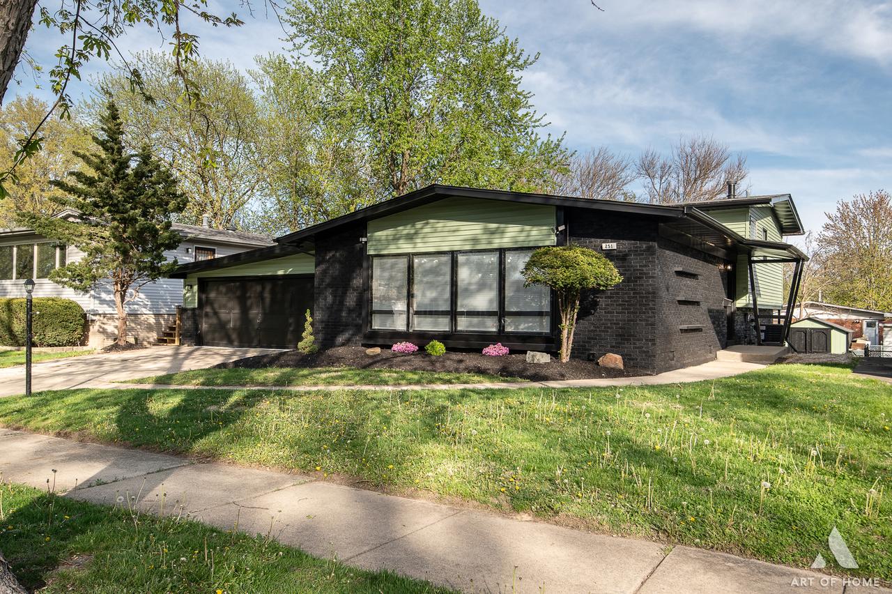 251 N Pleasant Dr., Glenwood, IL 60425