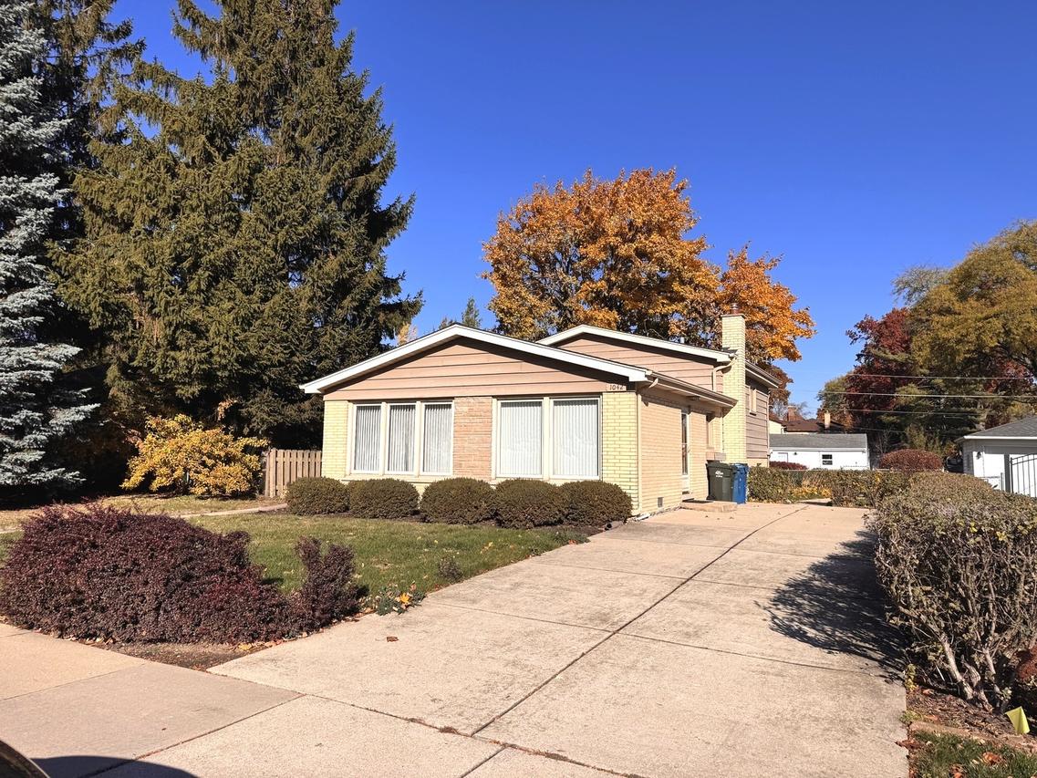 1042 W Central Rd., Mount Prospect, IL 60056