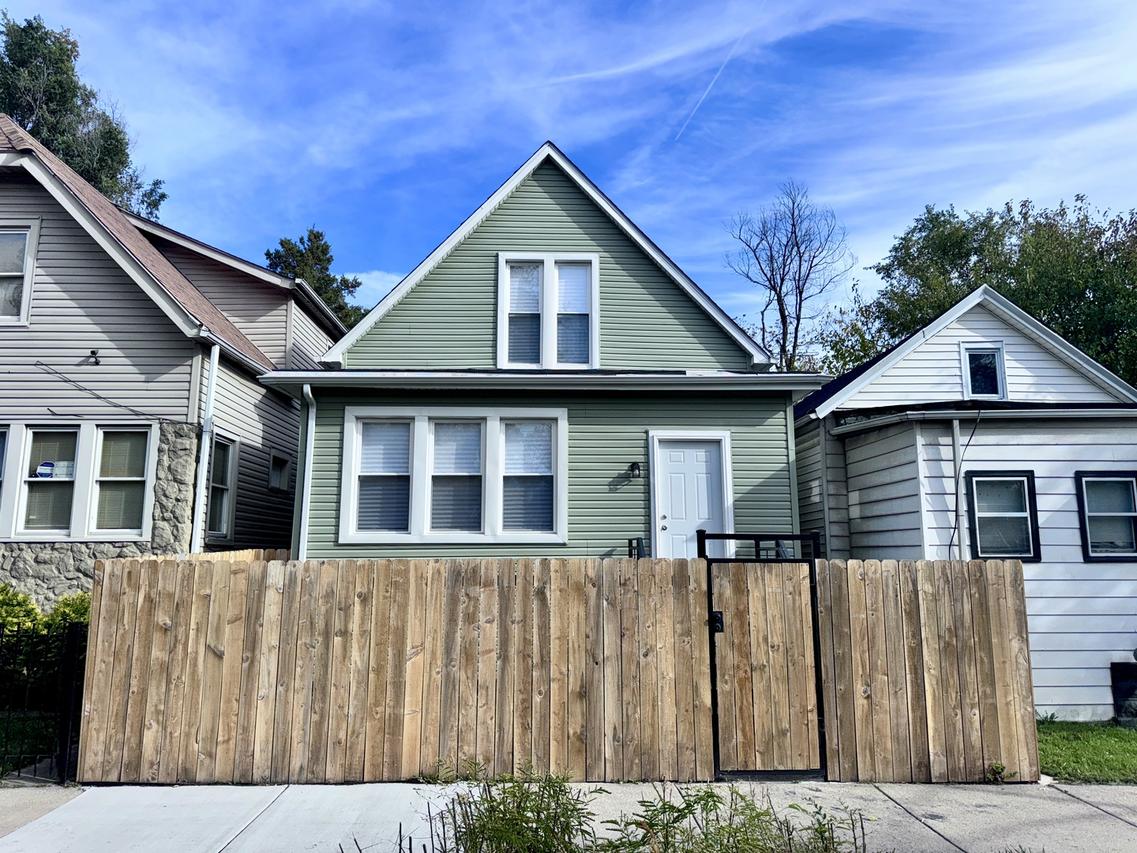 11581 S Lafayette Ave., Chicago, IL 60628