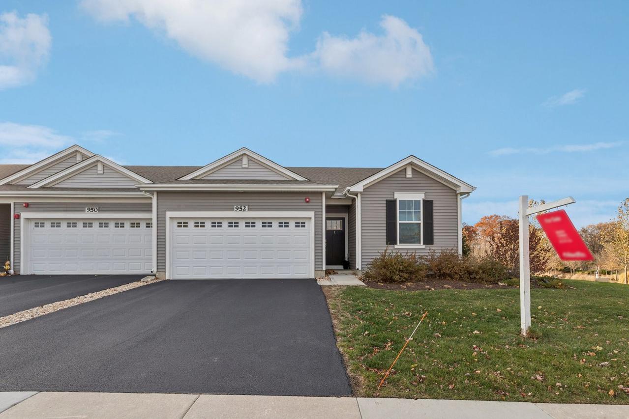 952 Darwin St., North Aurora, IL 60542