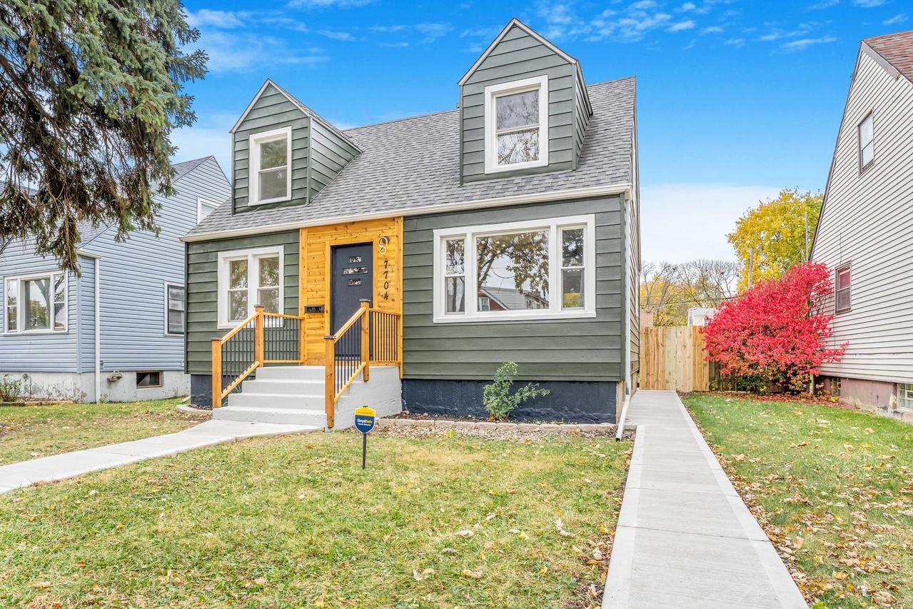 7704 S Homan Ave., Chicago, IL 60652