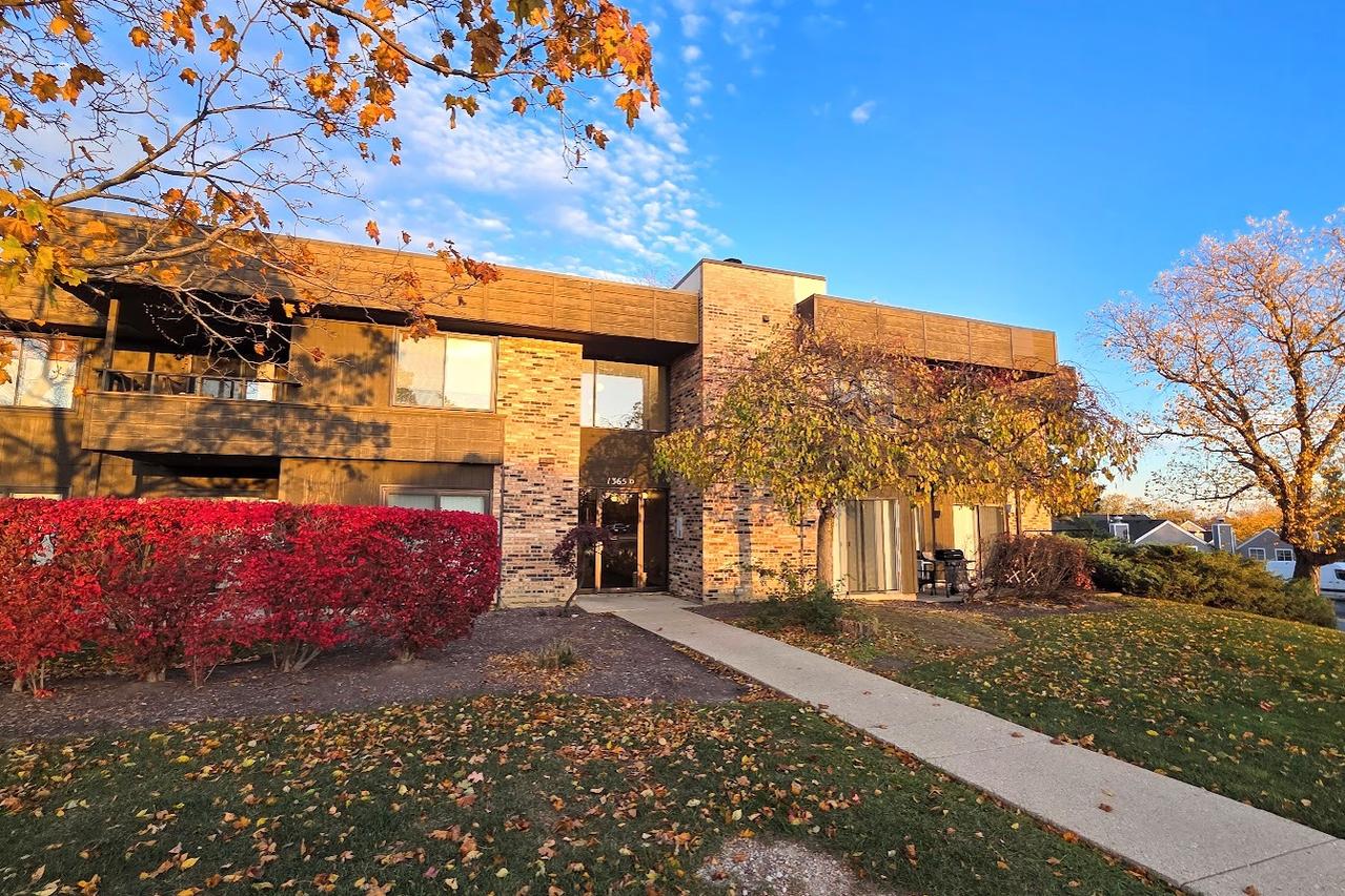 1365 N Sterling Ave. #214D, Palatine, IL 60067