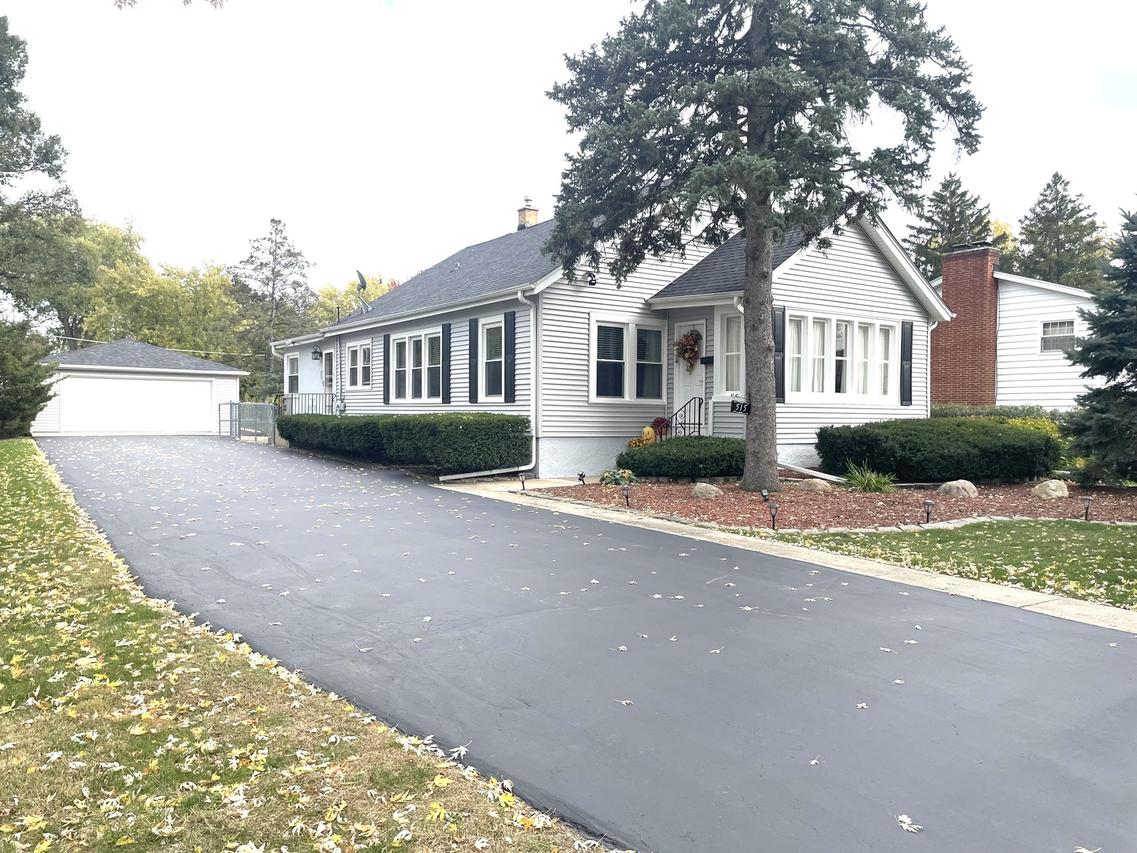 515 S Oakland Ave., Villa Park, IL 60181