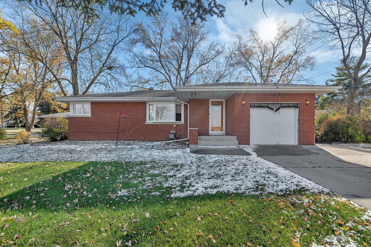 1922 Cowing Ln., Crest Hill, IL 60403