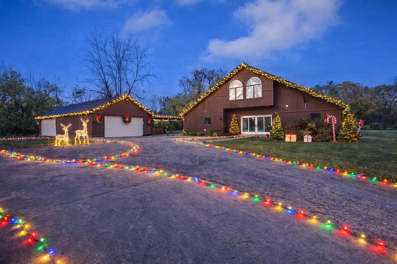 27514 N Forest Garden Rd., Wauconda, IL 60084