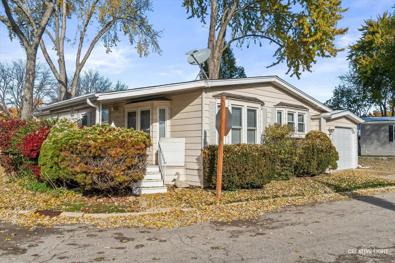 1122 Candida Rd., Elgin, IL 60123