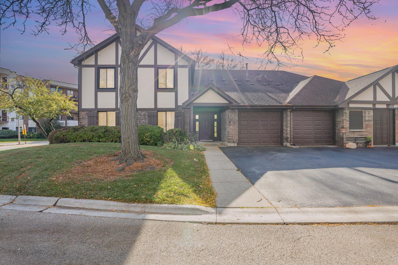 1054 Harbour Ct. #1A, Wheeling, IL 60090