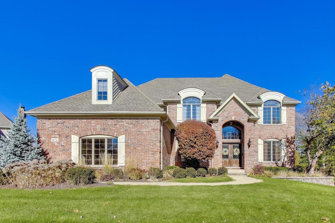 675 Oak Ln., South Elgin, IL 60177