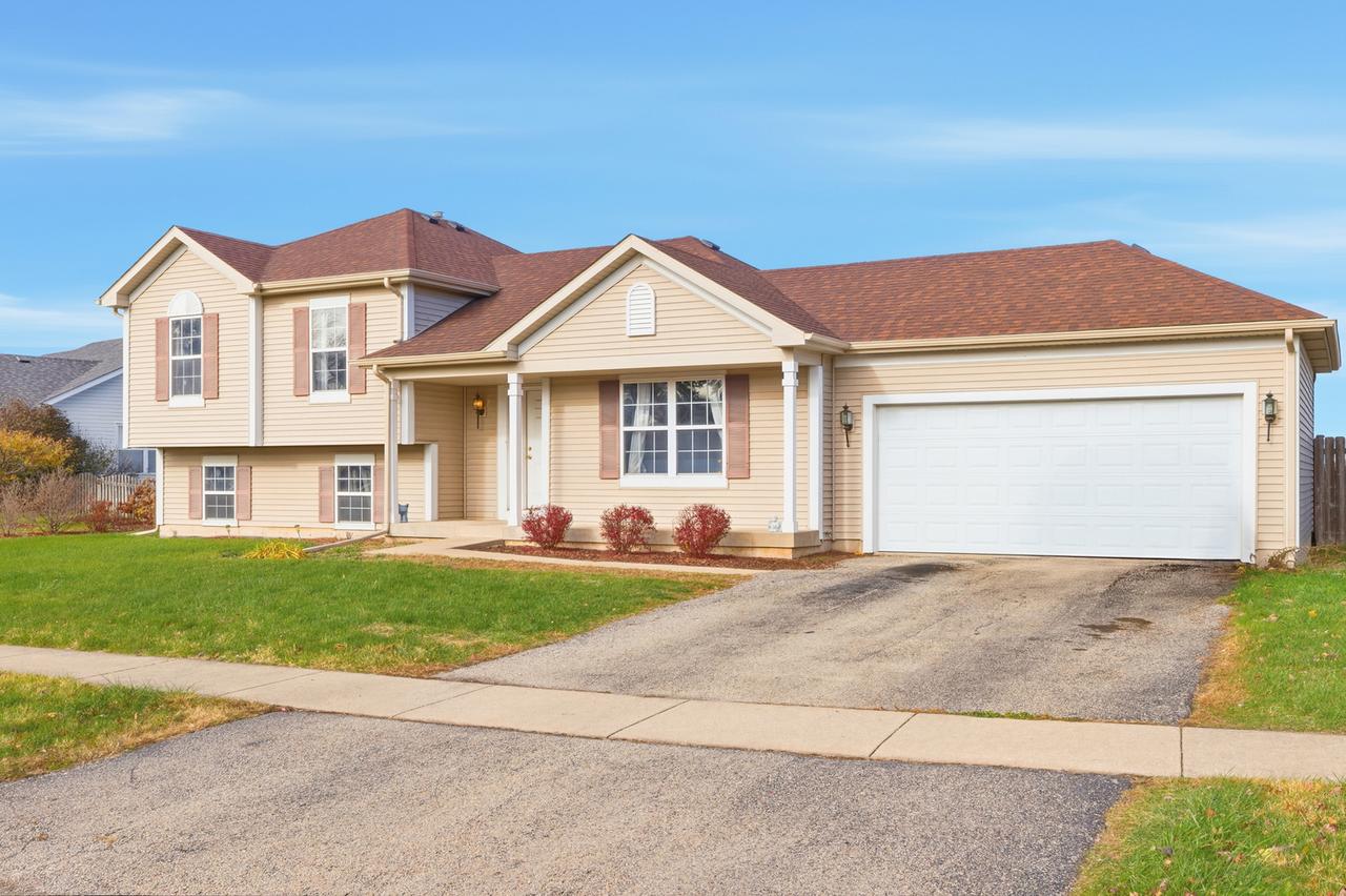 145 Heatherfield Ln., Dekalb, IL 60115