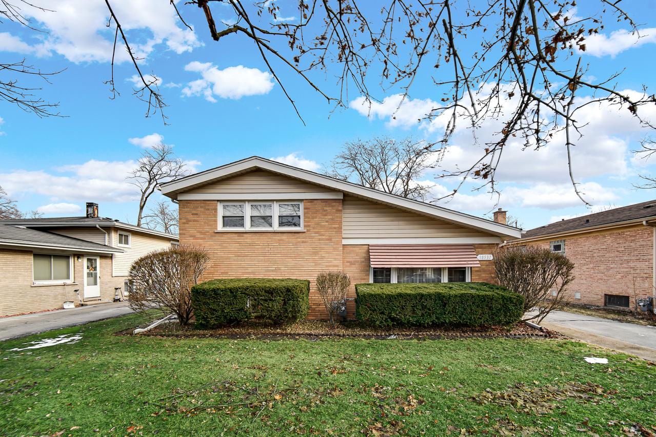 18537 Palmer Ave., Homewood, IL 60430