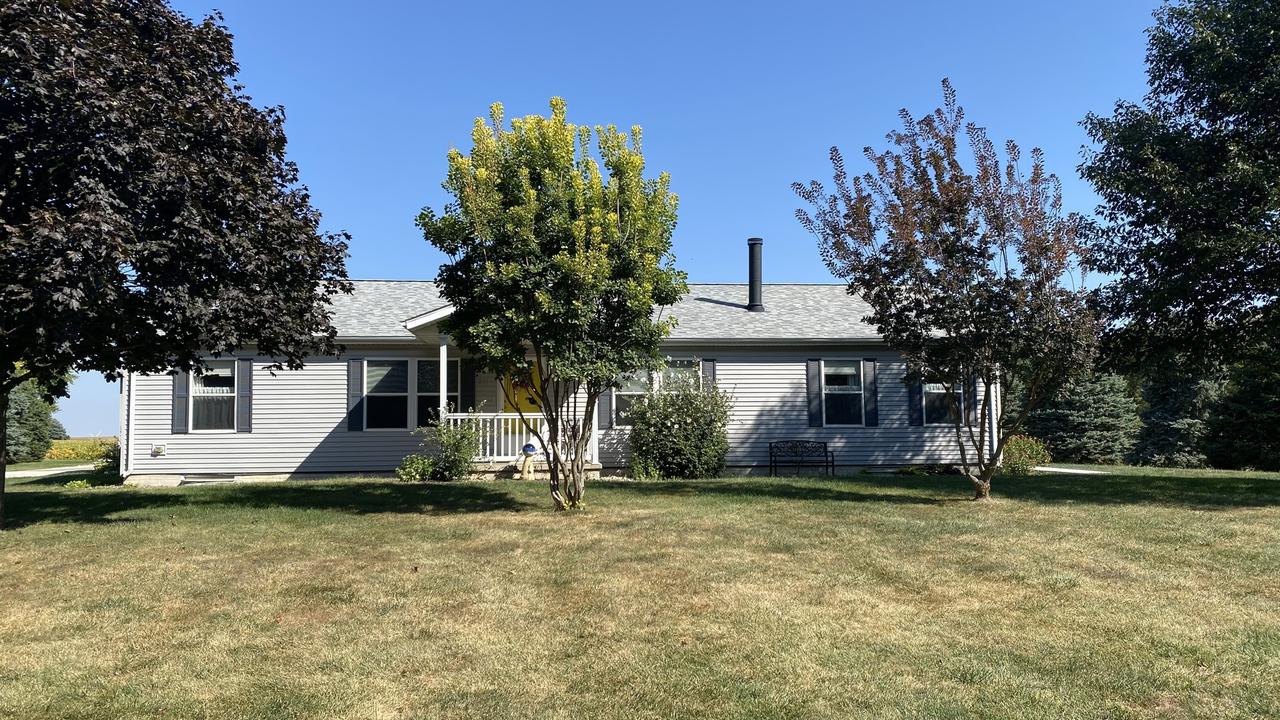 211 W Cooper St., Colfax, IL 61728