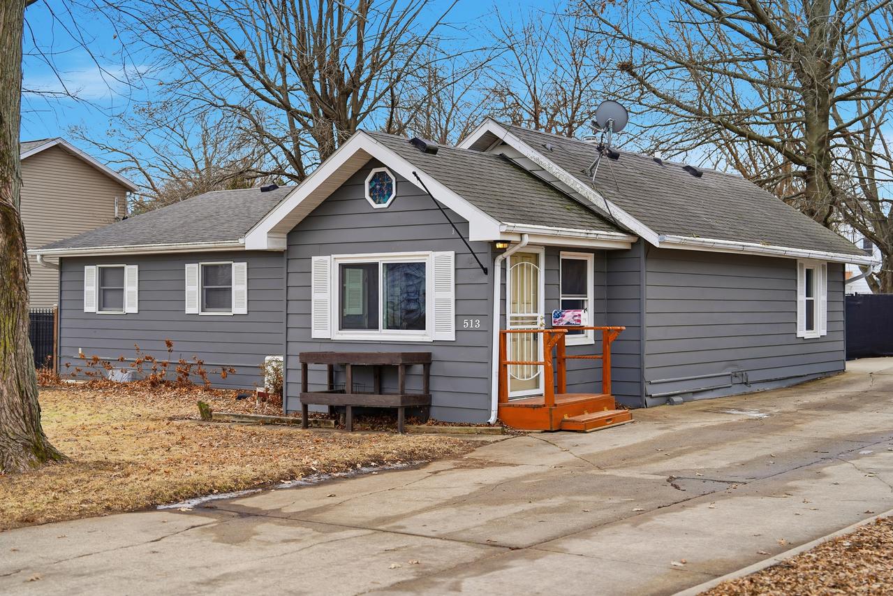 513 1st Ave., Dixon, IL 61021