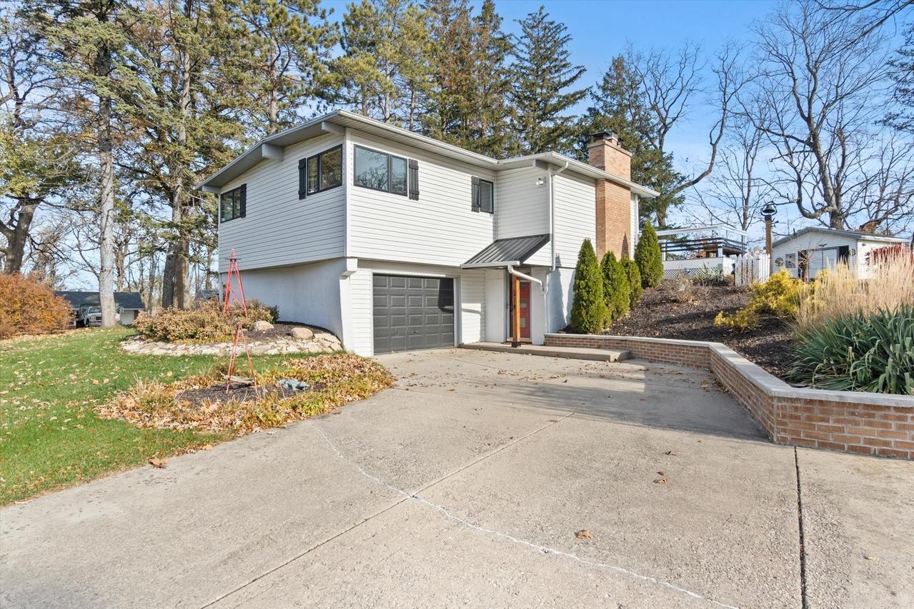 214 Pottawatomie Ln., New Lenox, IL 60451