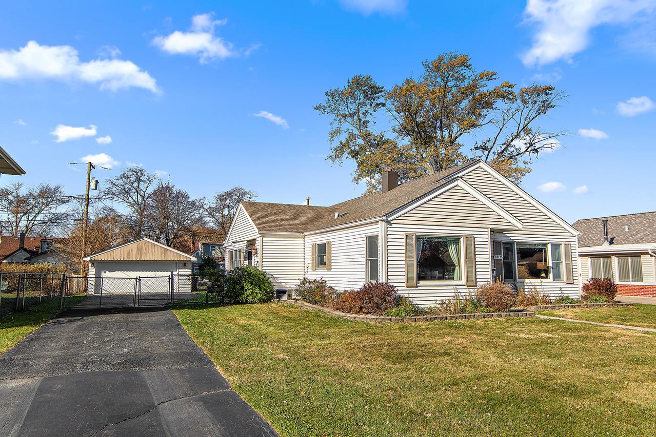 10736 Moody Ave., Chicago Ridge, IL 60415