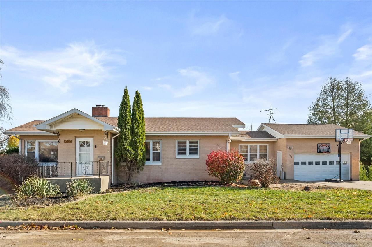 1060 Catherine St., Joliet, IL 60435