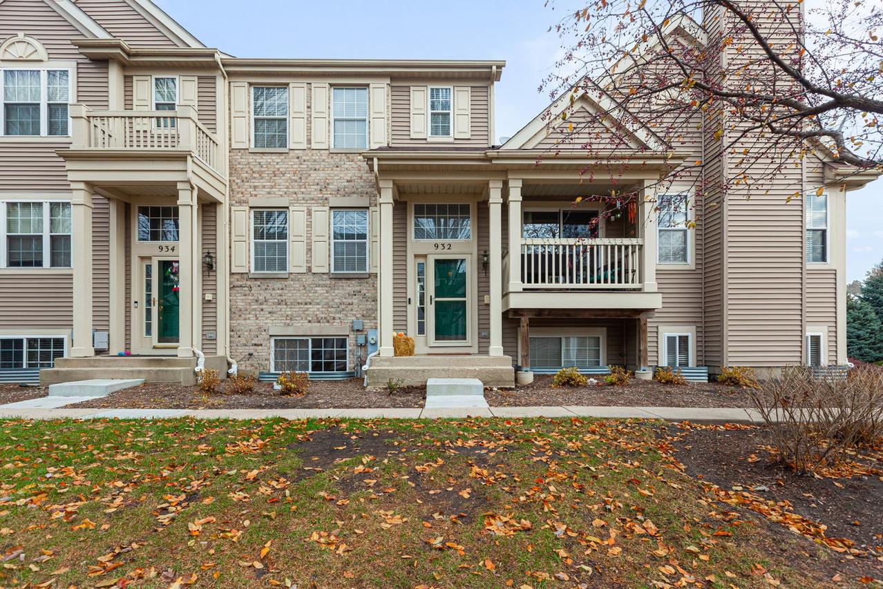 932 Clover Ln., Pingree Grove, IL 60140