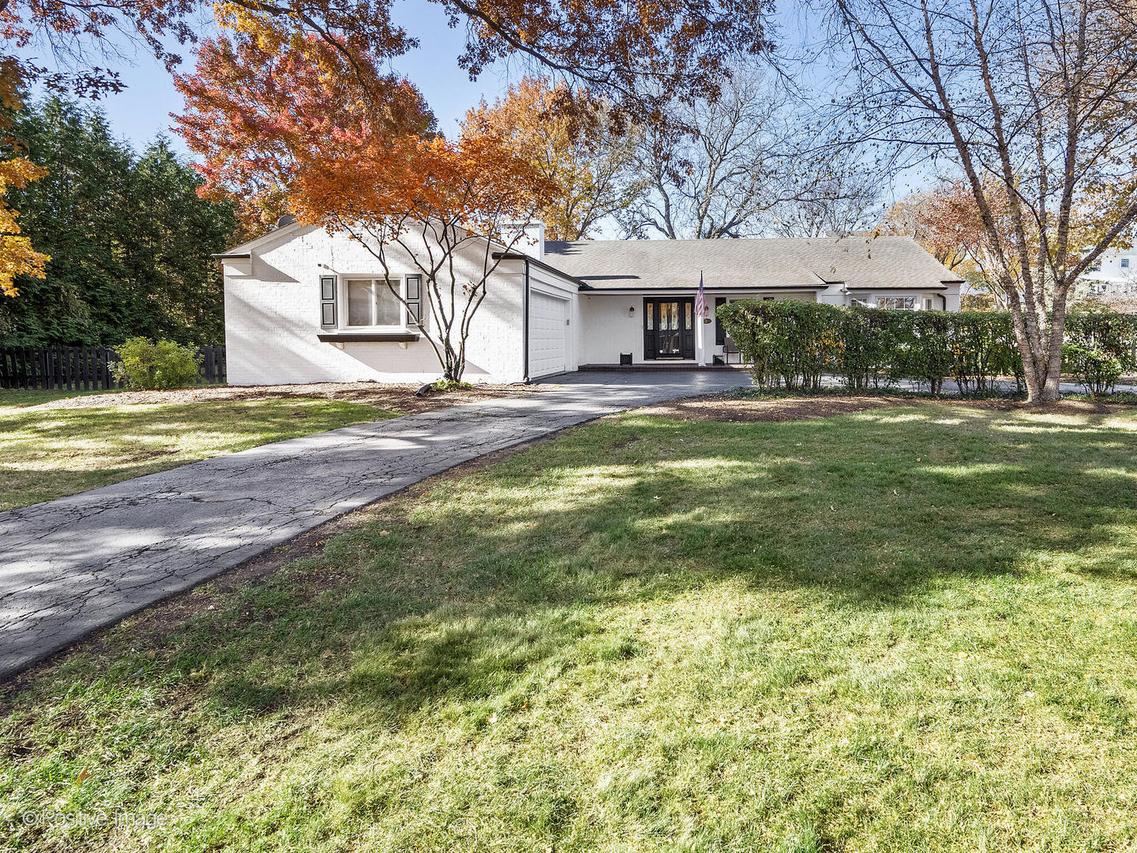 2S386 Seneca Dr., Wheaton, IL 60189