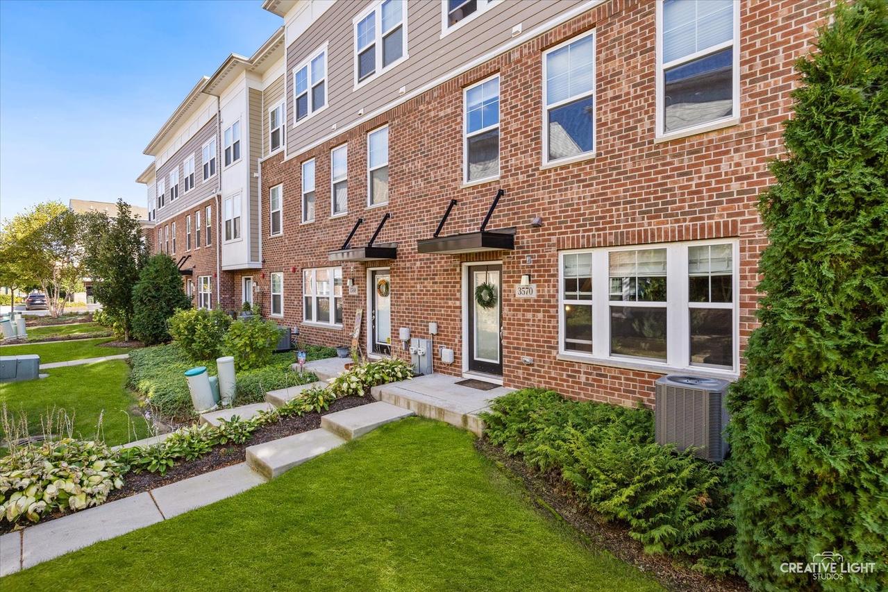 3570 Sawgrass Dr., Woodridge, IL 60517