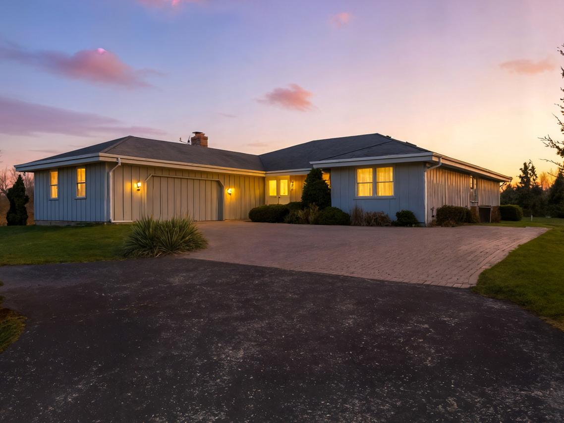 195 Clover Hill Ln., North Barrington, IL 60010