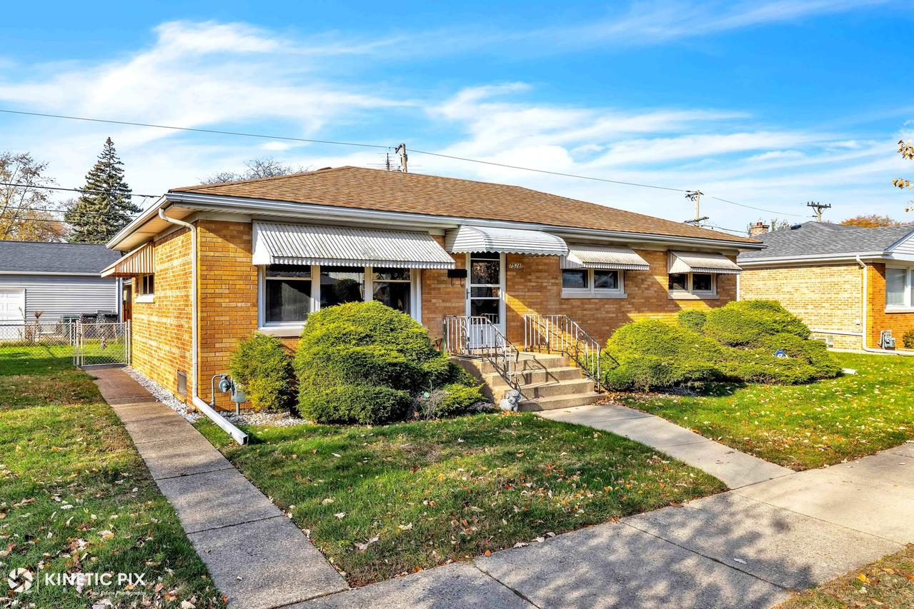 7528 Kenneth Ave., Skokie, IL 60076