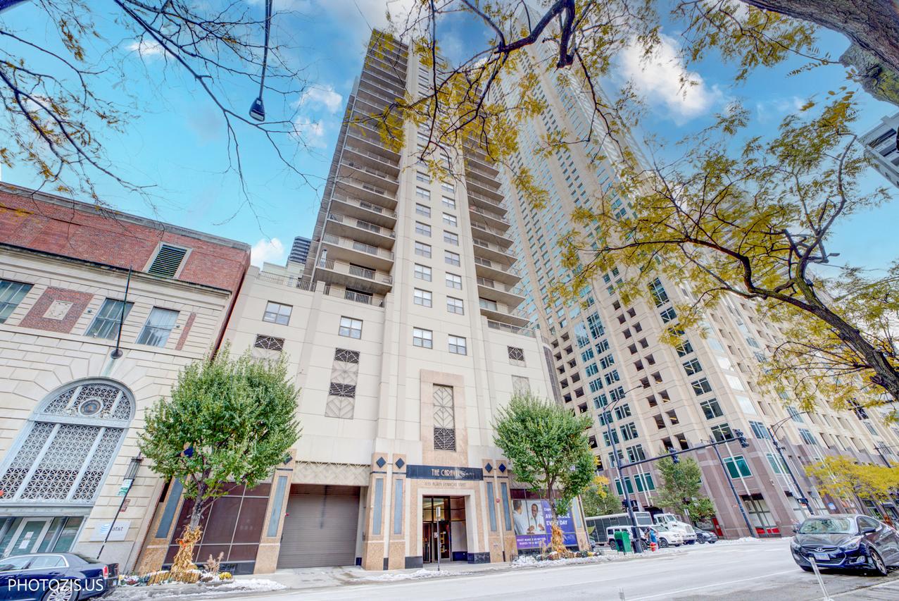 635 N Dearborn St. #1403, Chicago, IL 60654
