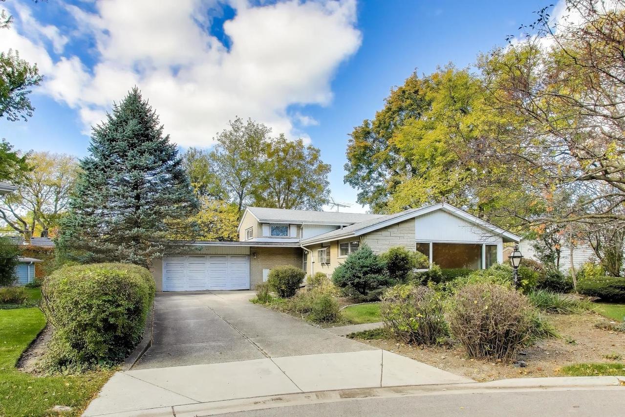 313 Ferndale Rd., Glenview, IL 60025