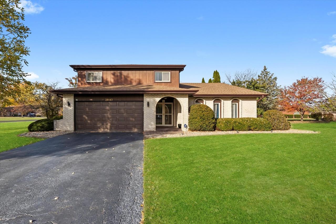 24661 S Wildwood Tr., Crete, IL 60417