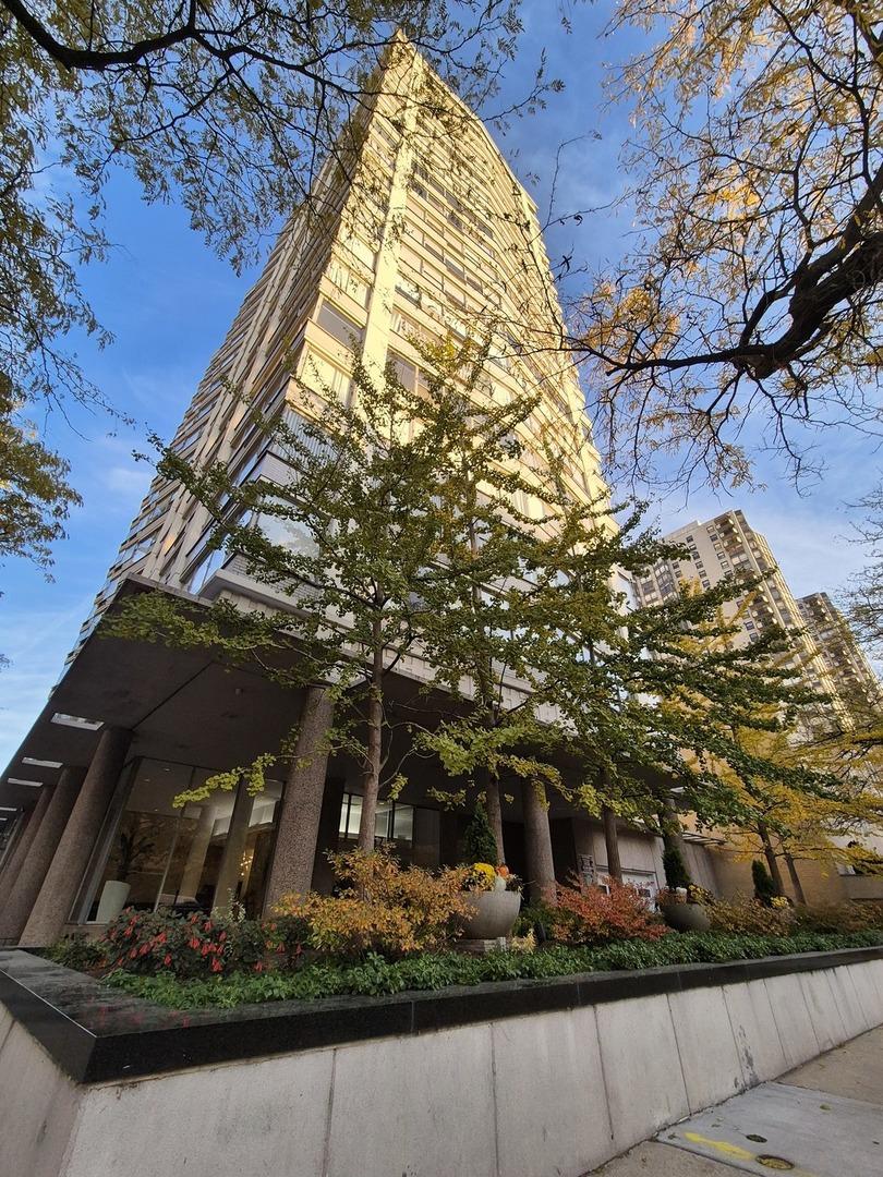 5757 N Sheridan Rd. #3J, Chicago, IL 60660