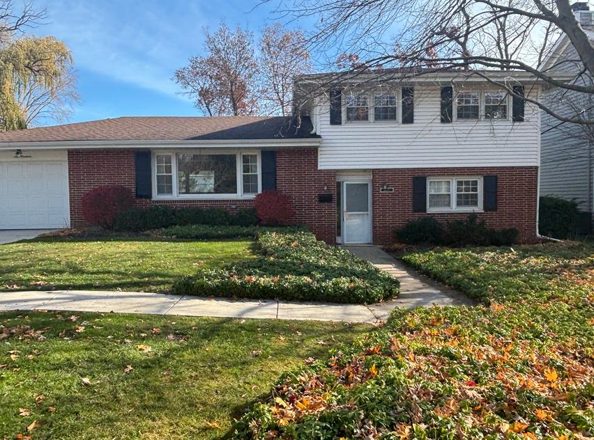 619 Rockland Ave., Lake Bluff, IL 60044