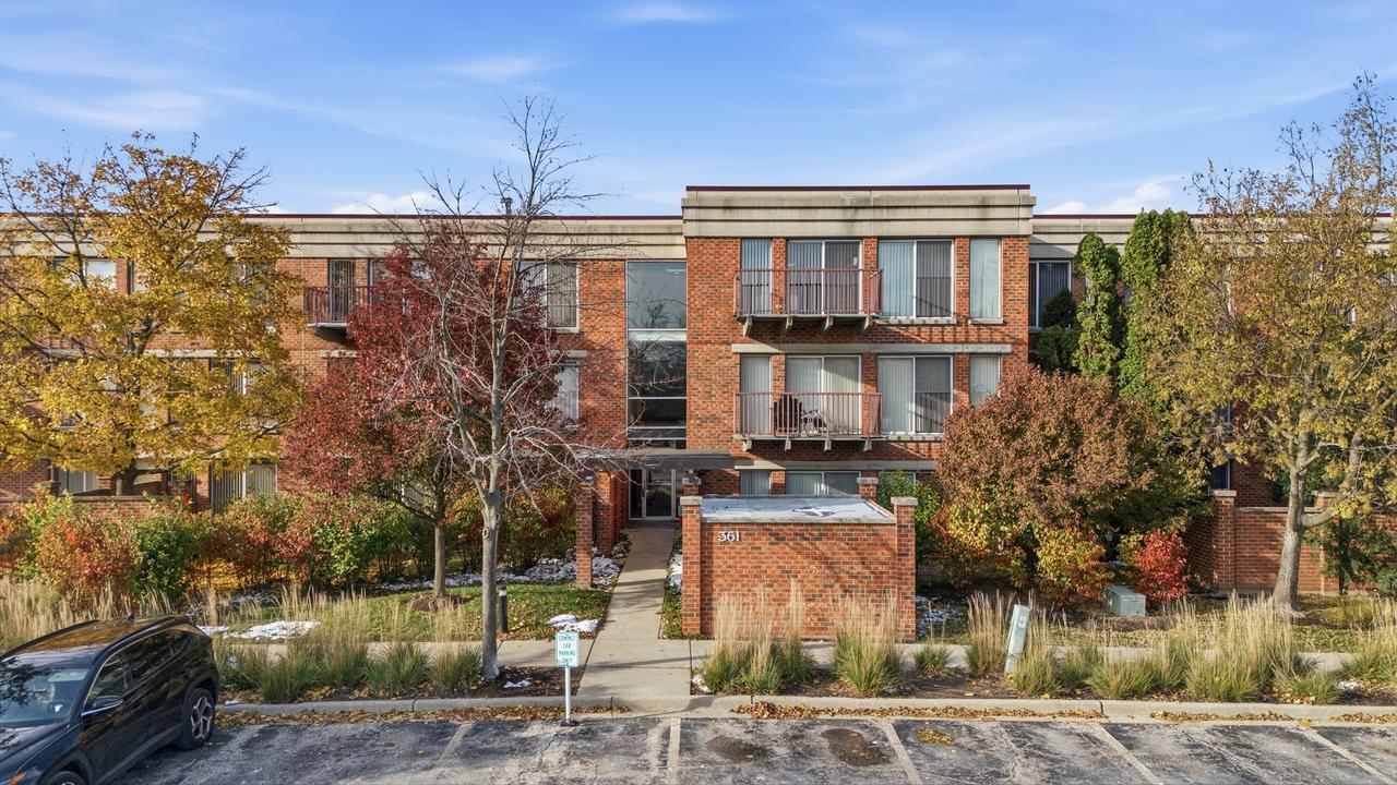 361 Kelburn Rd. #312, Deerfield, IL 60015