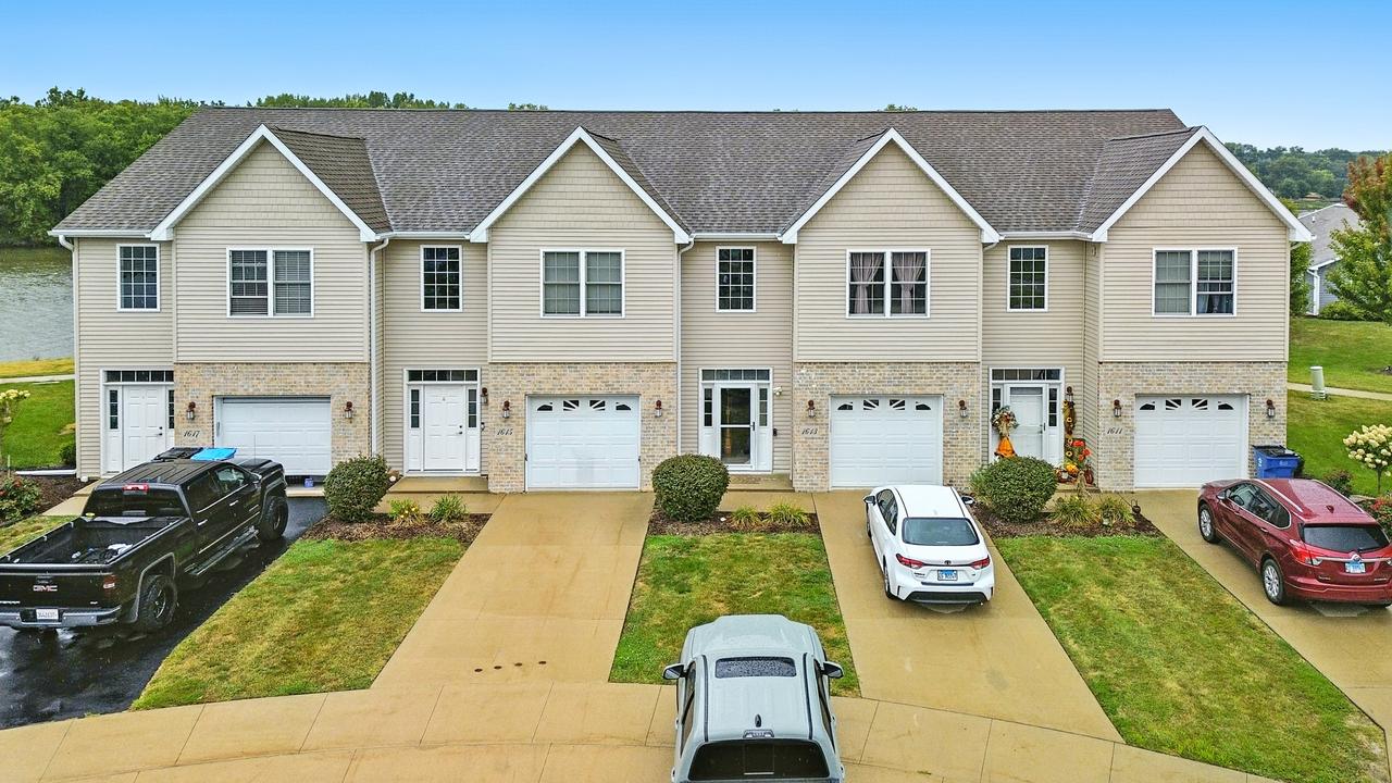 1613 Riverside Cir., Dixon, IL 61021