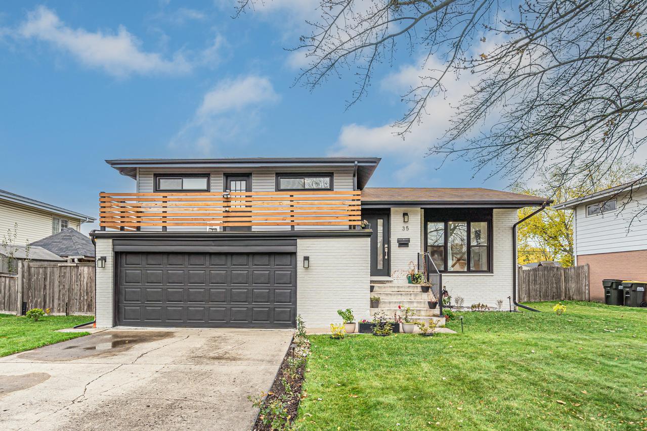 35 Julie Dr., Glenview, IL 60025