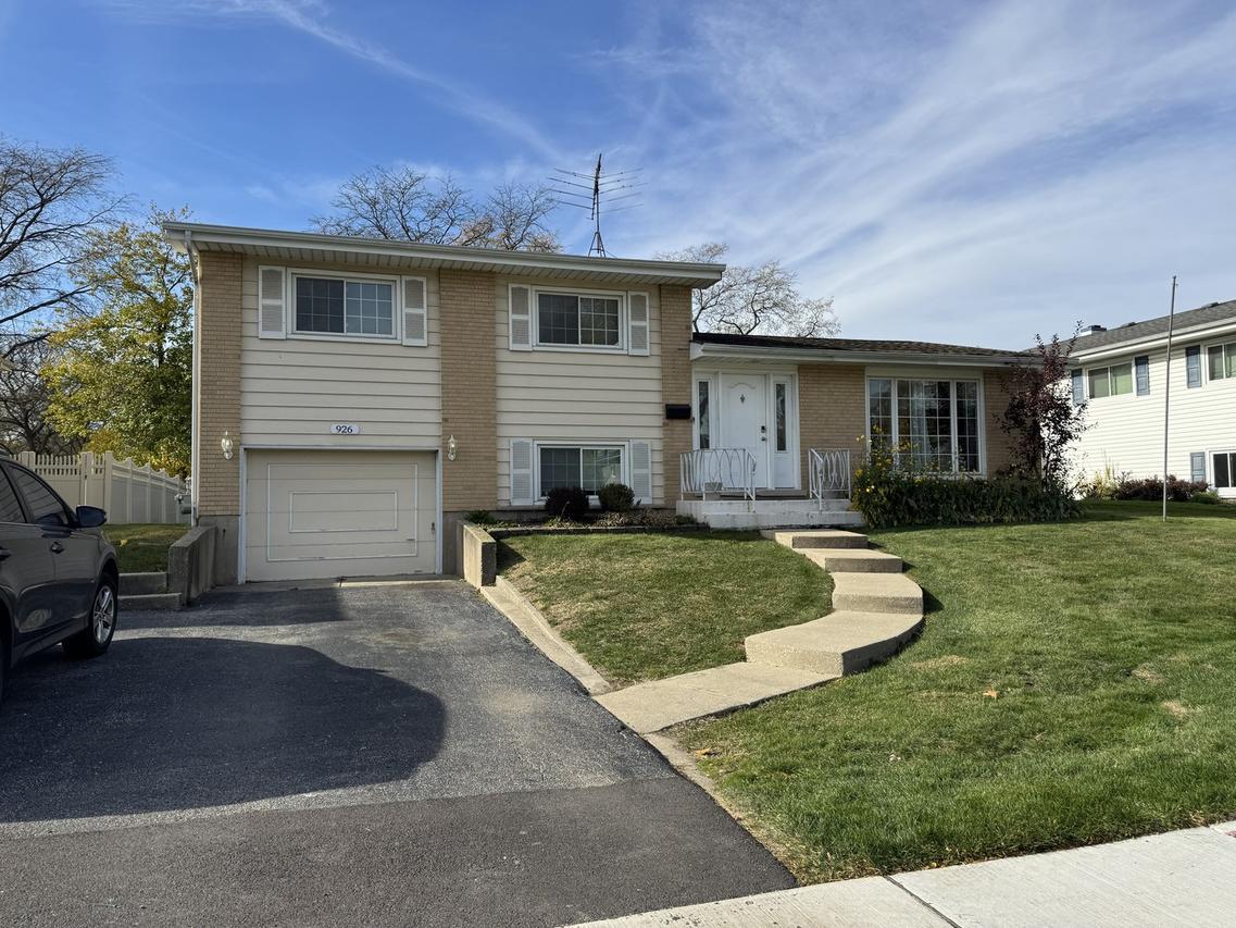 926 Cherry Ln., Lombard, IL 60148
