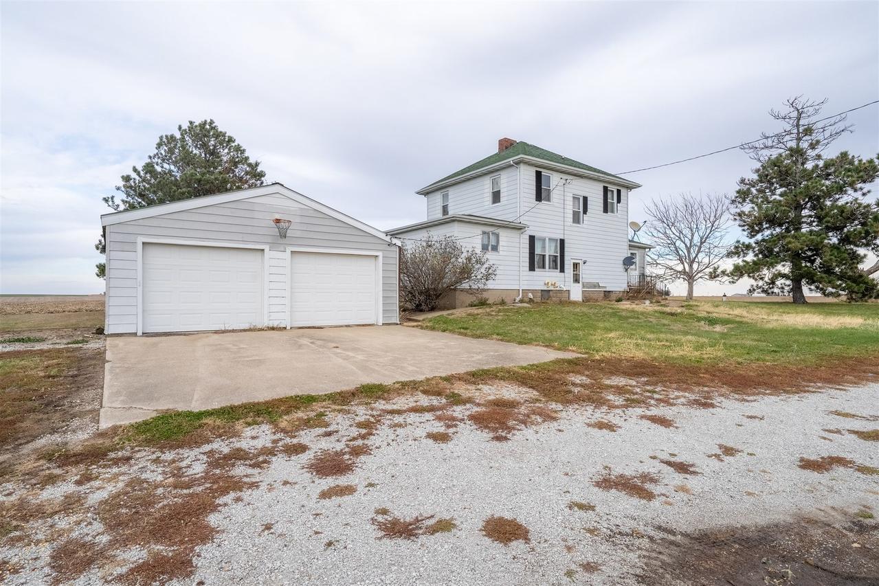 28234 N 1600 East Rd., Gridley, IL 61744