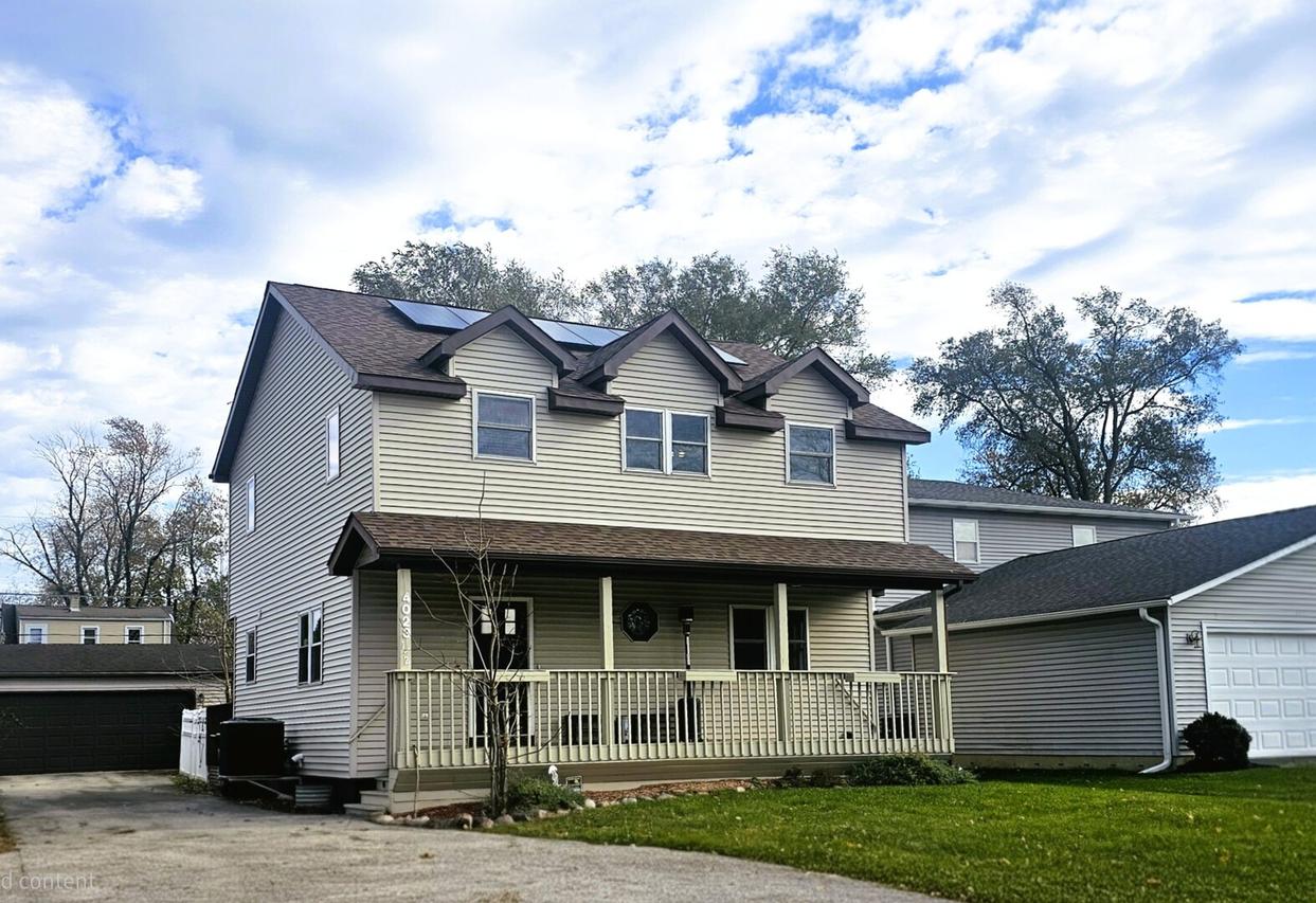 4023 1/2 N Grant St., Westmont, IL 60559