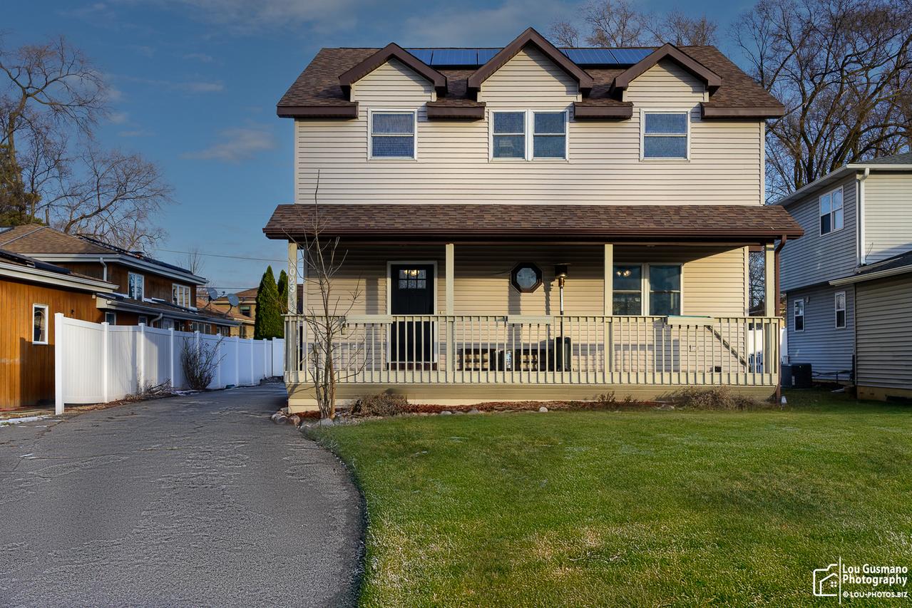 4023 1/2 N Grant St., Westmont, IL 60559