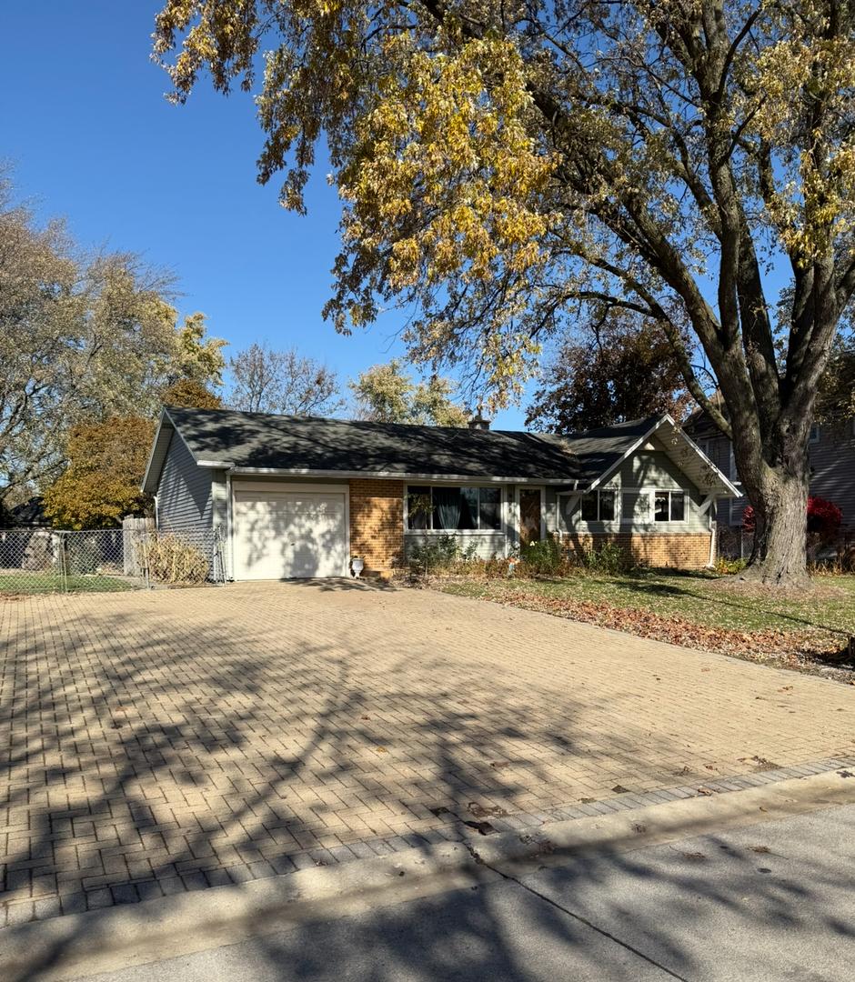 655 W Comstock Ave., Elmhurst, IL 60126