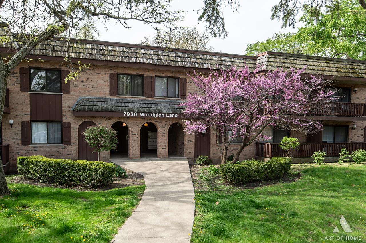 7930 Woodglen Ln. #204, Downers Grove, IL 60516
