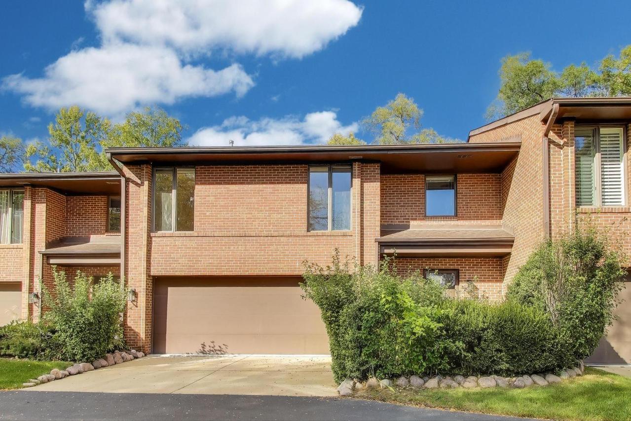 300 Boardwalk Pl., Park Ridge, IL 60068