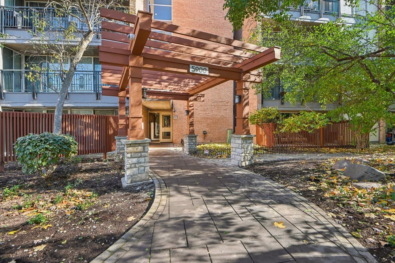 5900 Oakwood Dr. #1K, Lisle, IL 60532