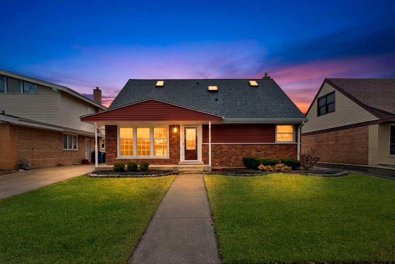 10025 Mulberry Ave., Oak Lawn, IL 60453