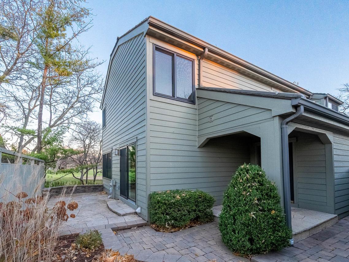 245 Timber Ridge Ln., Lake Barrington, IL 60010