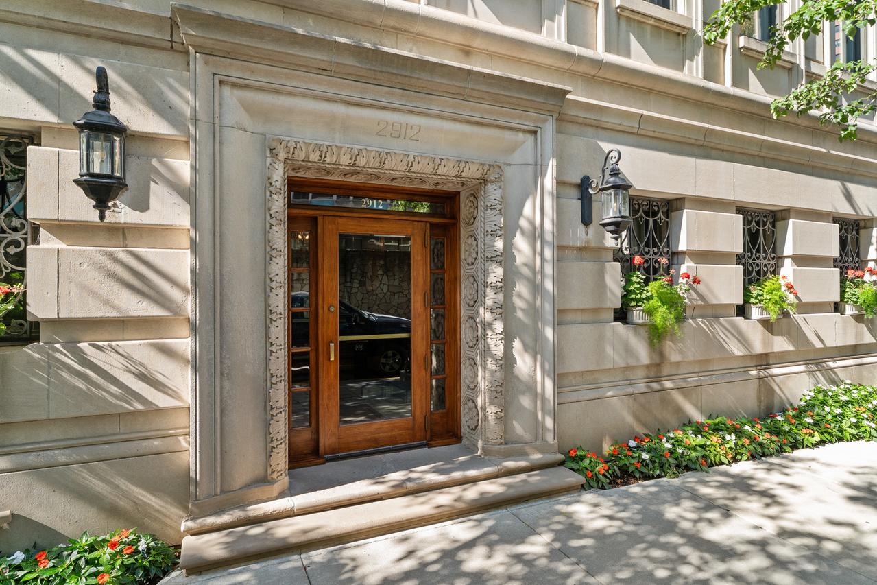 2912 N Commonwealth Ave. #11CD, Chicago, IL 60657