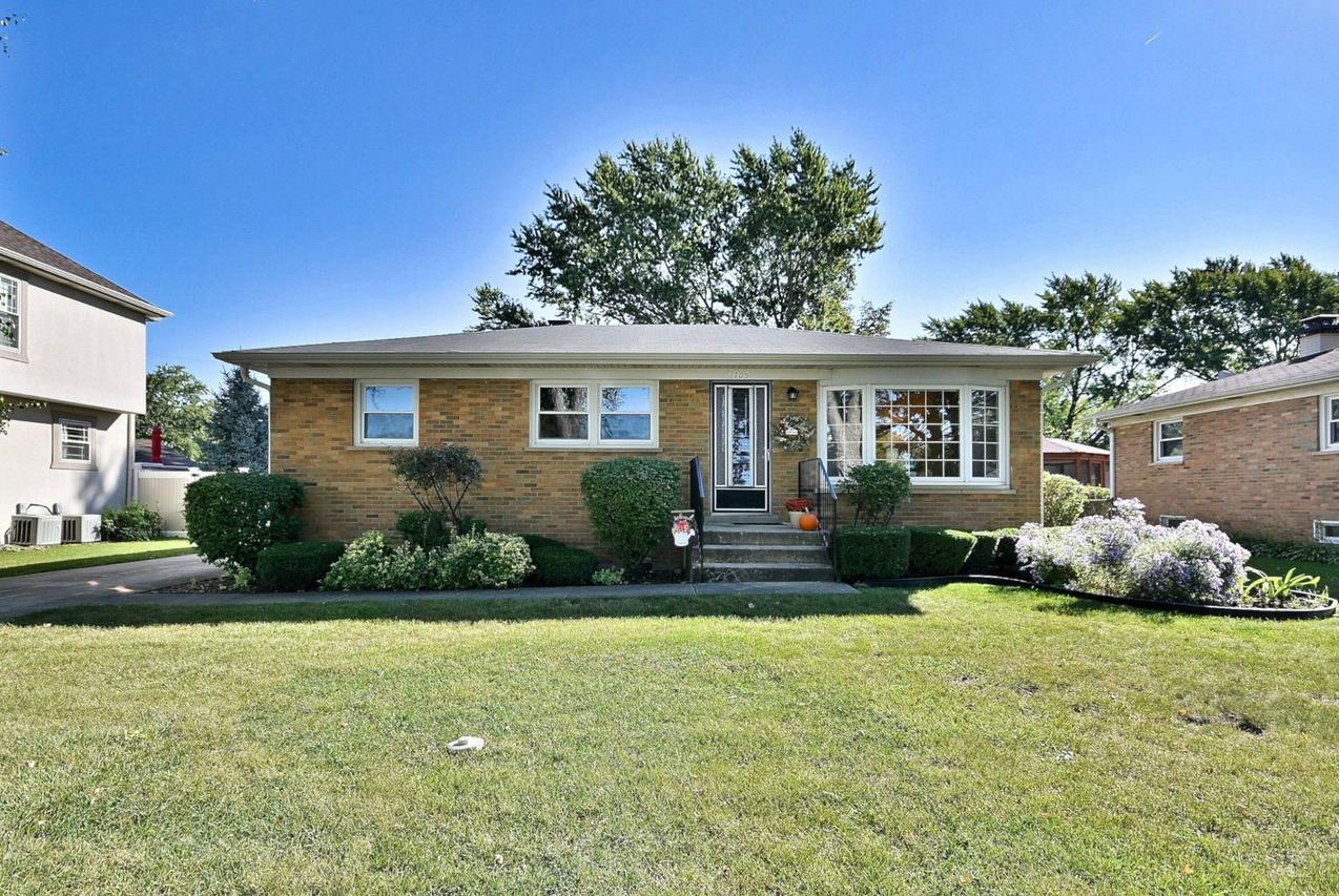 1105 S Fern Dr., Mount Prospect, IL 60056