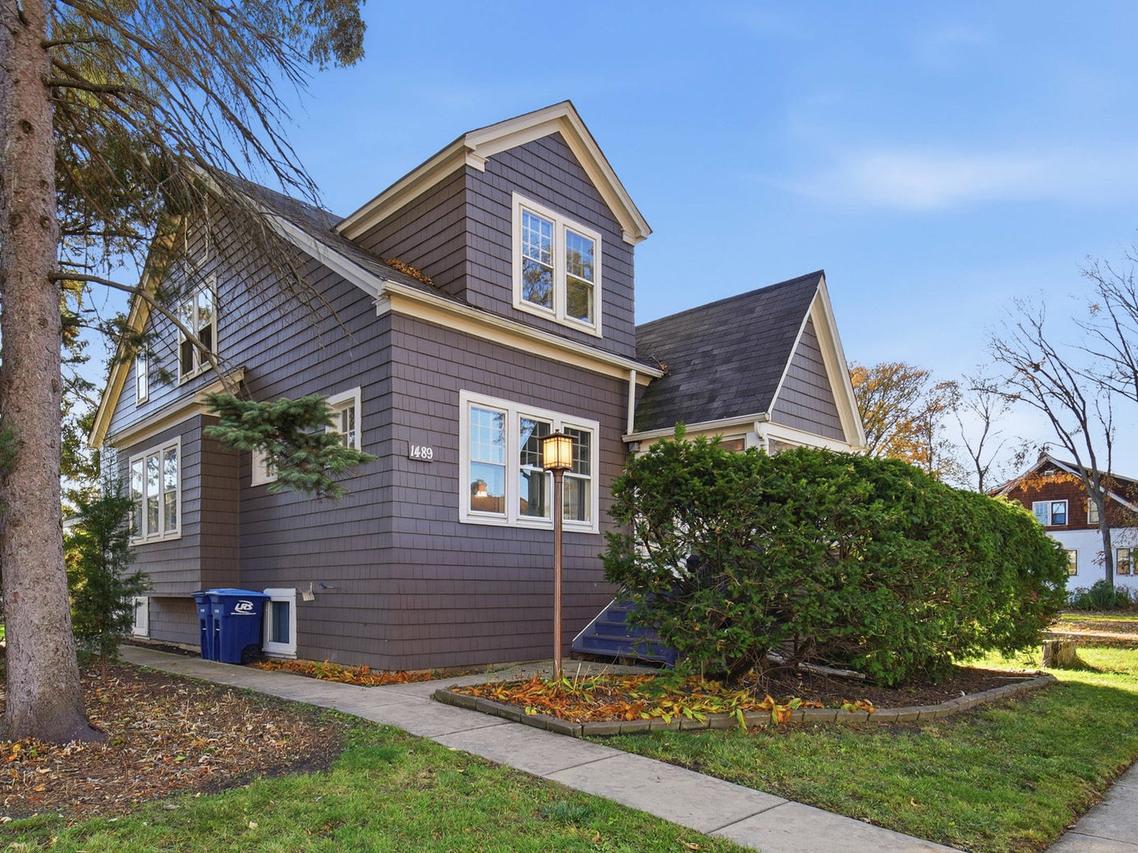 1489 E Algonquin Rd., Des Plaines, IL 60016