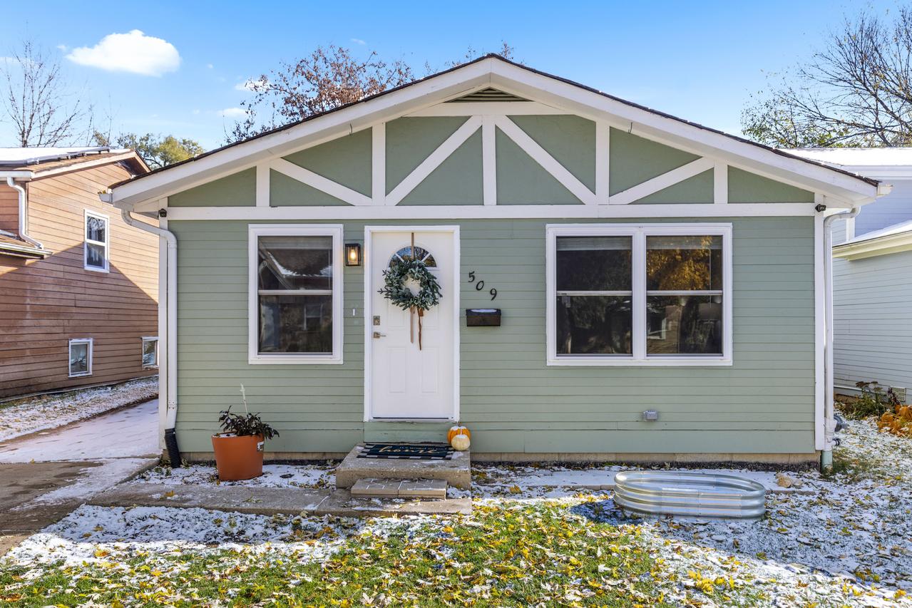 509 Catalpa Dr., Round Lake, IL 60073