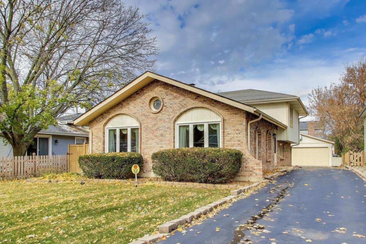 1407 Wilson Ave., Wheaton, IL 60187