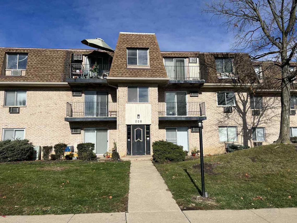 208 Shorewood Dr. #3-2C, Glendale Heights, IL 60139
